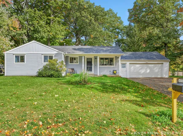 4554 Bekinshire Dr NW, Comstock Park, MI 49321