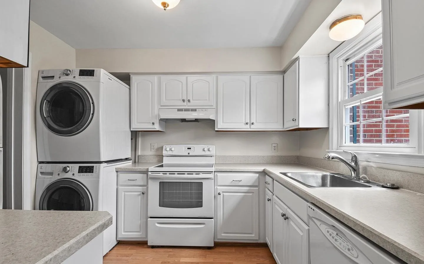 2 bed, 1126 sqft, $2,200 — Photo 2