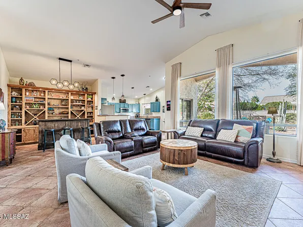 668 W Greenview Pl, Green Valley, AZ 85614