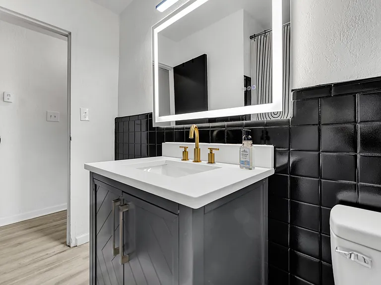 4828 S Madison Ave — Photo 11