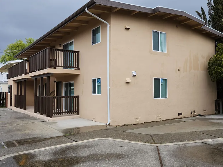 805 Sharmon Palms Ln #B — Photo 3