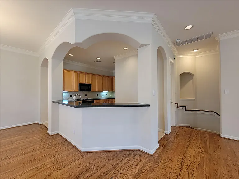 604 Reinerman St — Photo 17