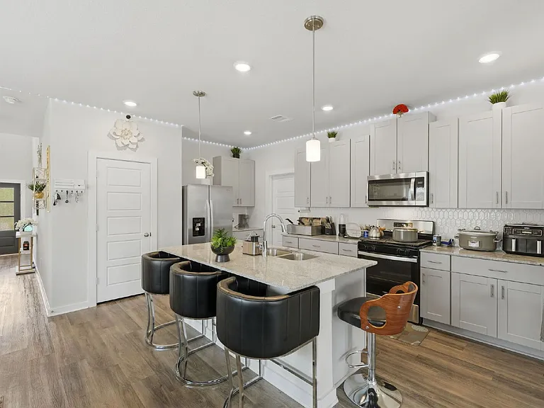 1734 Cayden Oak Ln — Photo 10
