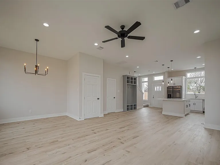 918 Saint Clair St #B — Photo 8