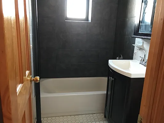 Rented by SUN WOOD REAL ESTATE | media 22