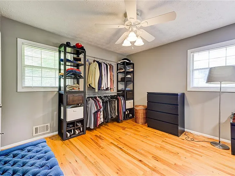 2423 Woodacres Rd NE — Photo 15