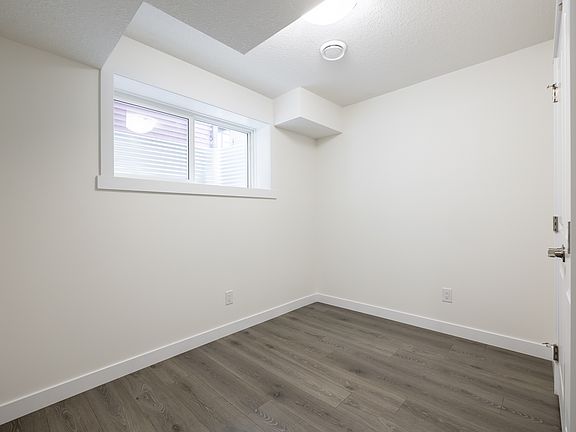 5th image of 9813 107th Ave #9823