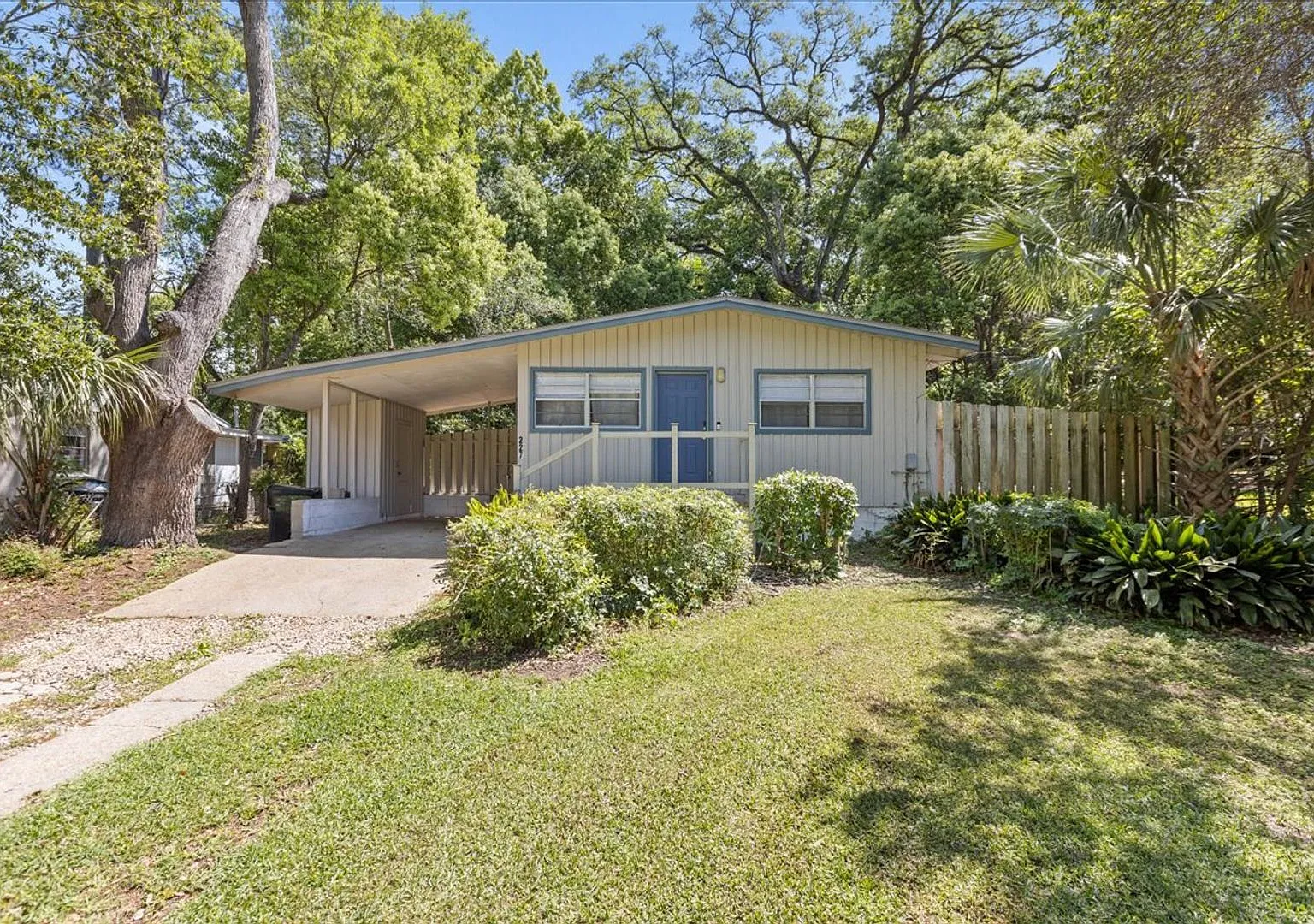 3 Bedroom House Less than a Mile from FSU! Available August 2027 — Photo 2