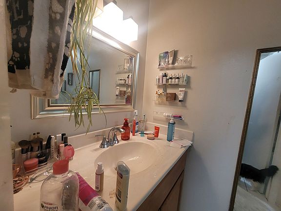 4th image of 3069 N Oakland Ave #311