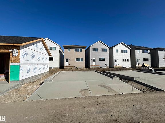 4th image of 1084 McLeod Ave