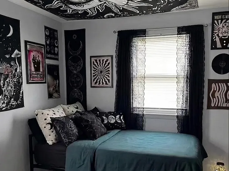 5255 Lake Grove Dr — Photo 10