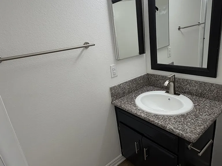 Pinetree Long Beach — Photo 10
