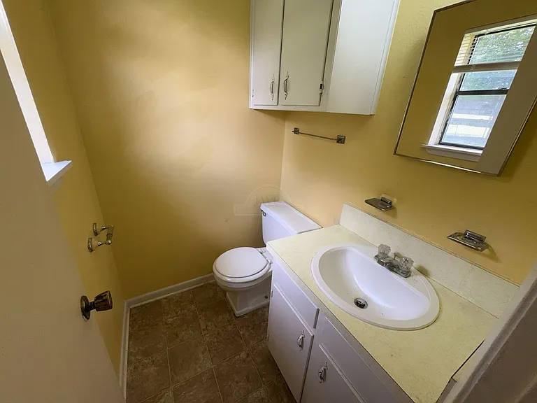 820 Michelle Dr — Photo 13