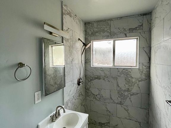 4th image of 2883 Logan Ave