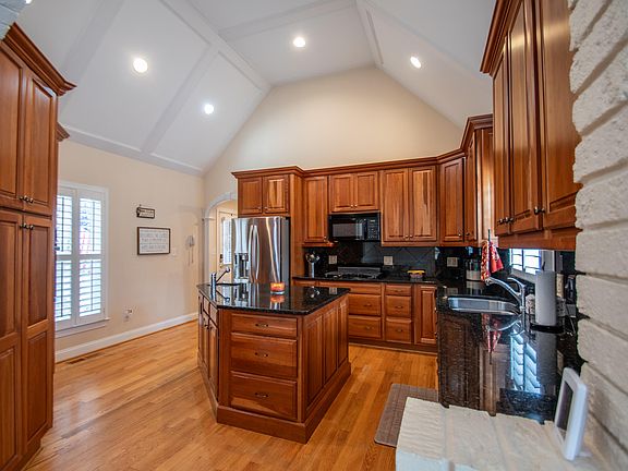 4th image of 5708 Castlebrook Dr