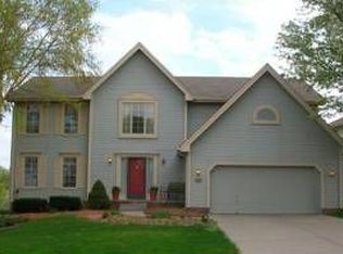 16009 Davenport St, Omaha, NE 68118