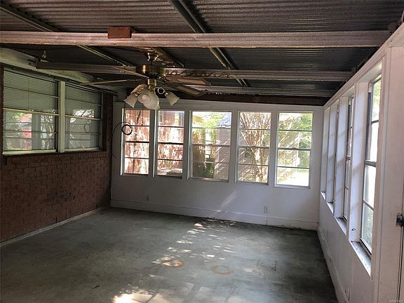 3rd image of 218 Lilac Dr