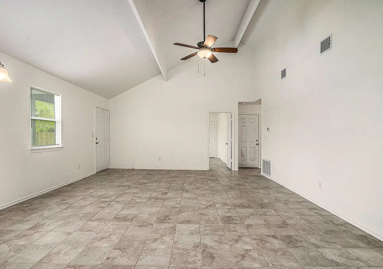 Spacious Single-Story Home with Open Layout & Huge Fenced Backyard — Photo 4