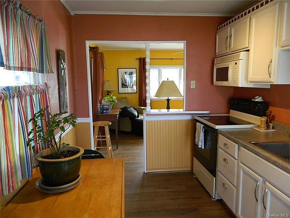 4th image of 18 Gardner St