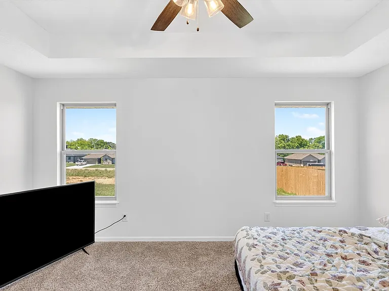 556 Spring Meadow Dr — Photo 12