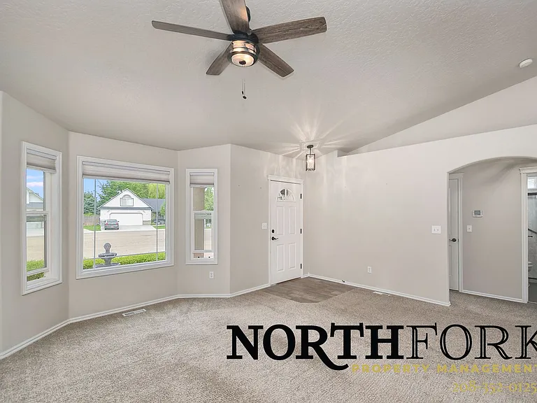 2918 Chester Ln — Photo 2