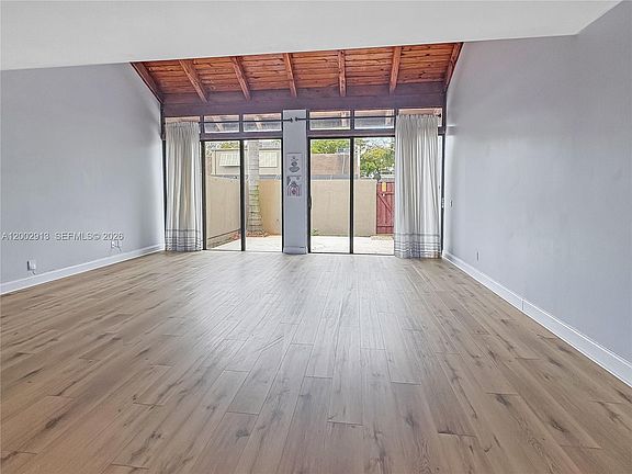 5th image of 1180 Windward Dr