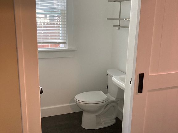 4th image of 906 Bedford Rd #2