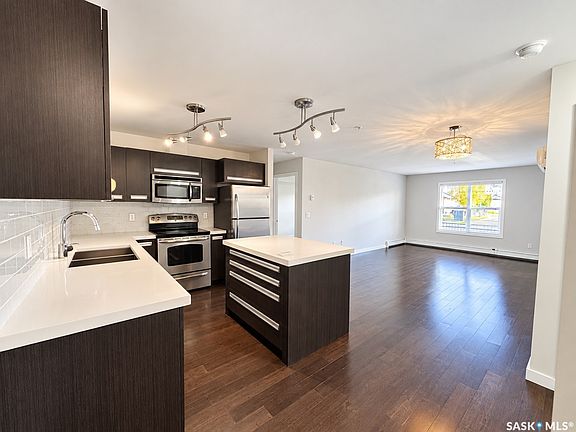 3rd image of 211 Ledingham Street #105