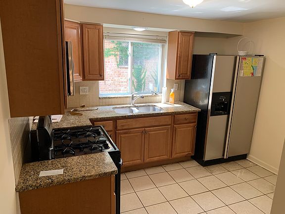 3rd image of 1600 W Chase Ave #1-C