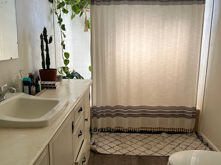 Upstairs full bath
