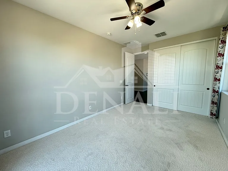 1729 W Myrna Ln — Photo 21
