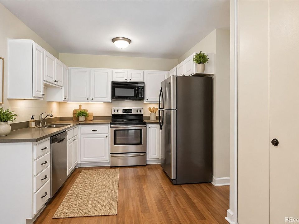 1st image of 720 S Clinton Street #B1