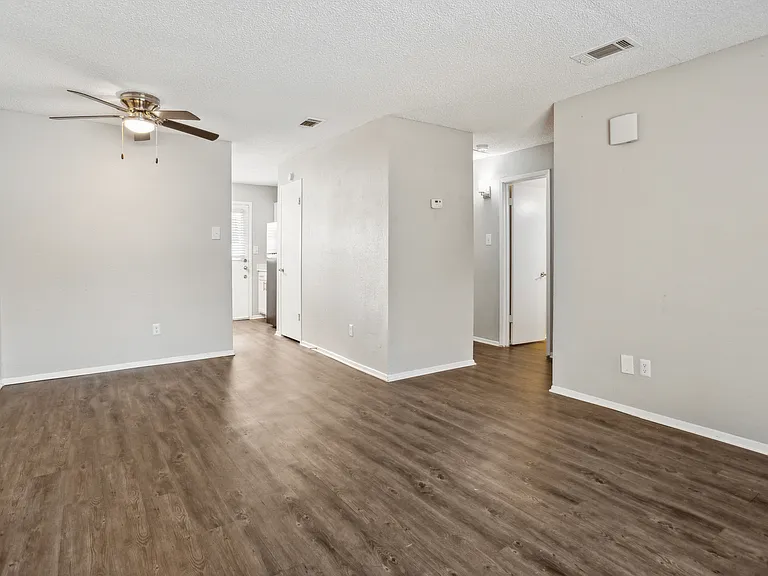 Lawson — Photo 21