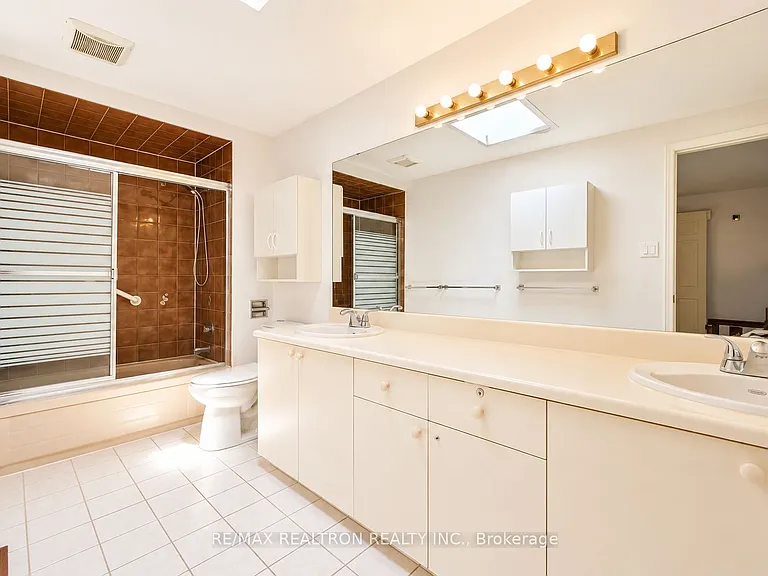 10 Pinewood Dr — Photo 33