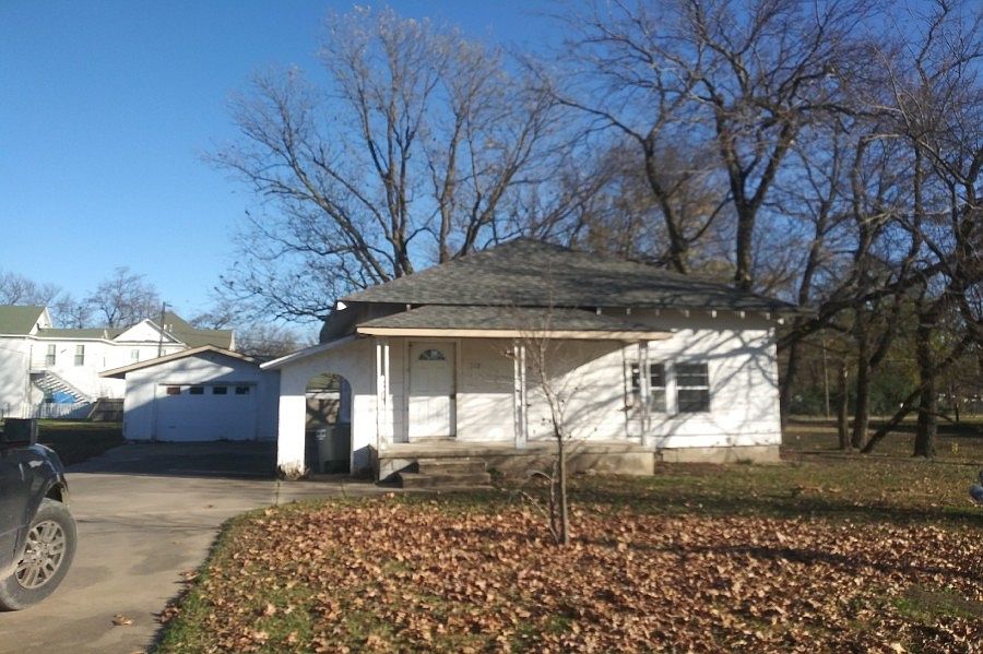 1st image of 118 N Vann St