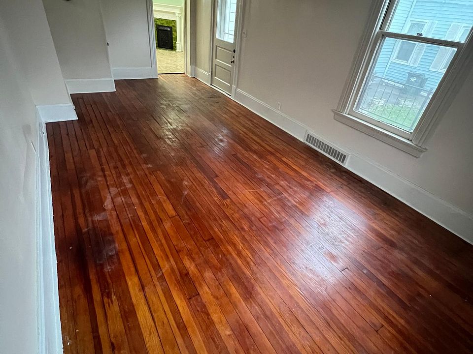 1st image of 221 Eaton Ave