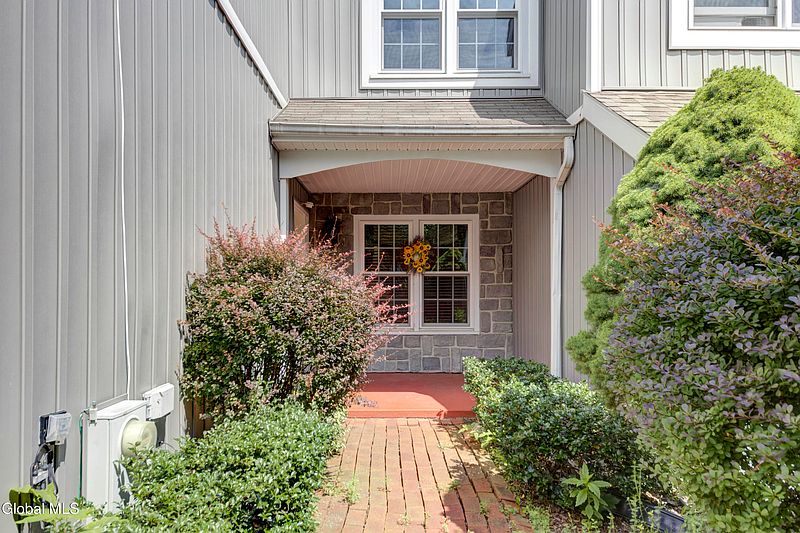 3rd image of 42 Greystone Drive