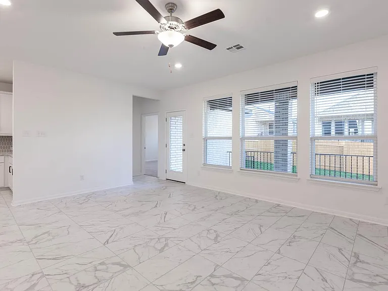 309 Barton Oak Trl — Photo 9