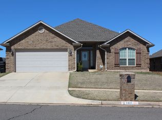 1421 SE 13th St, Moore, OK 73160