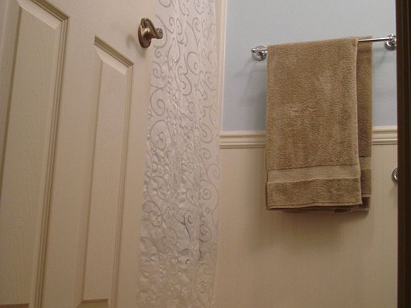 another shot of bathroom