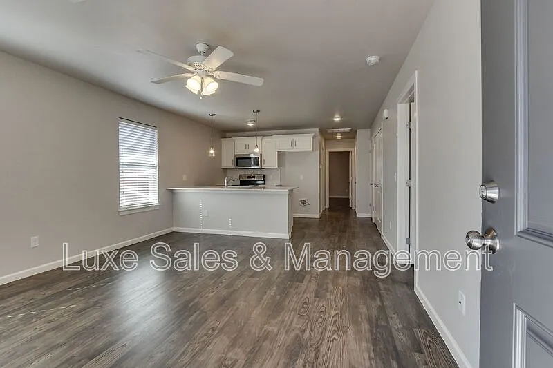 2 bed, 2.0 bath, 1045 sqft, $1,325 — Photo 3