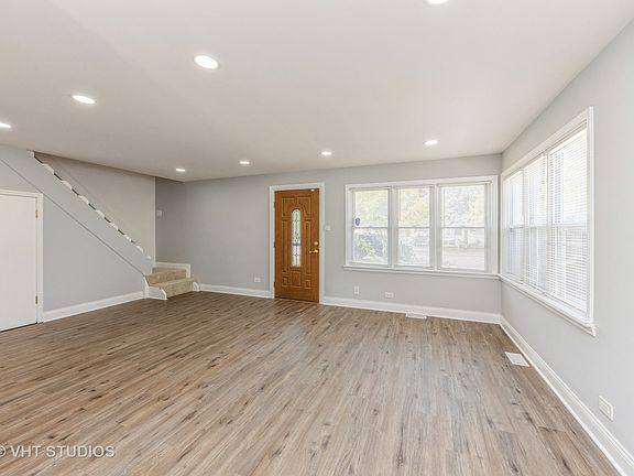 3rd image of 5711 W 87th Pl
