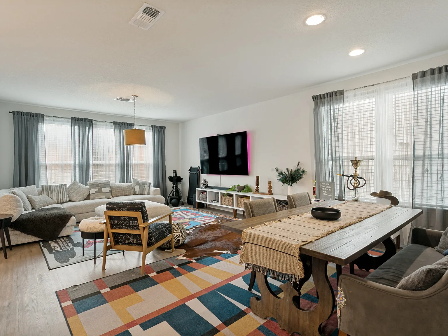 4 bed, 2344 sqft, $2,350 — Photo 3