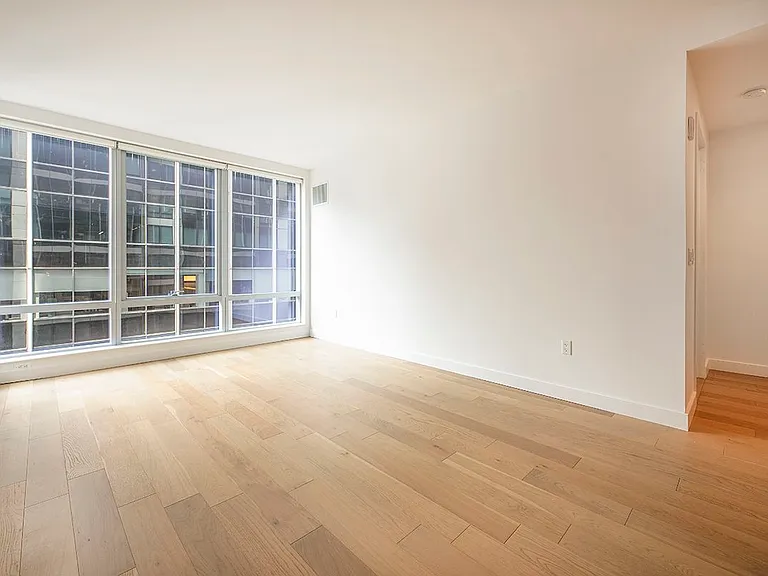 225 E 39th St #8E — Photo 5