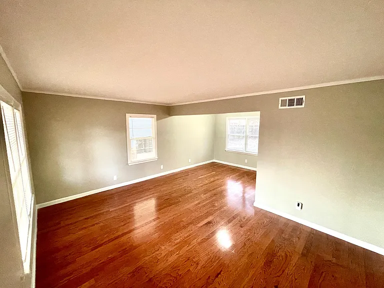 4576 Willow Rd — Photo 4