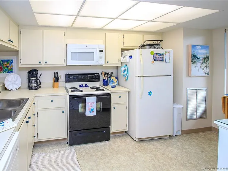 4540 NE Sandpebble Trce #203 — Photo 10