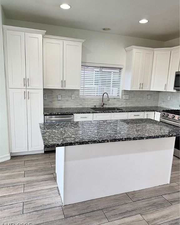 1st image of 3805 Carisbrook Dr