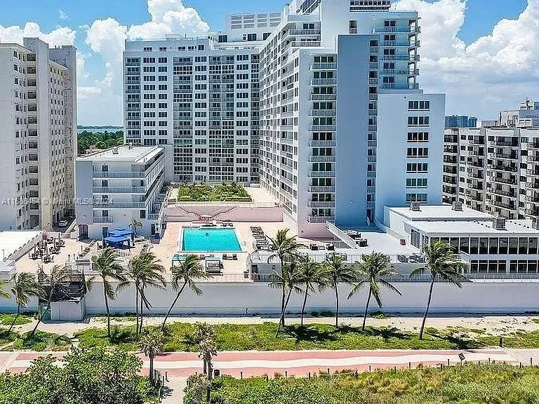 5401 Collins Ave #412 — Photo 40