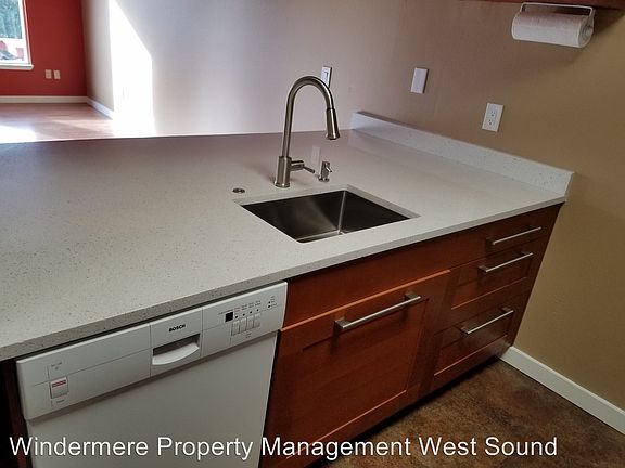 5th image of 155 Myreboe St NE #5