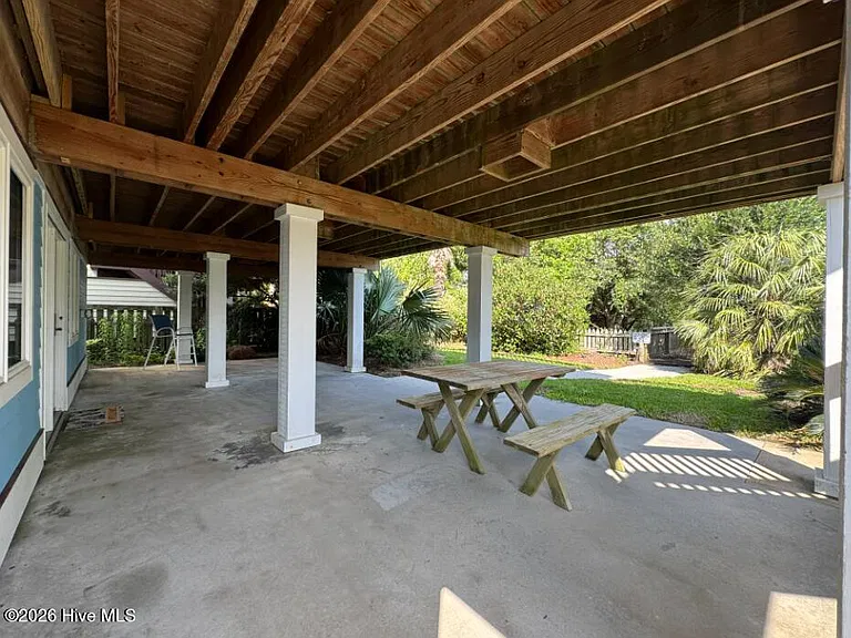1154 Monroe Ln — Photo 20